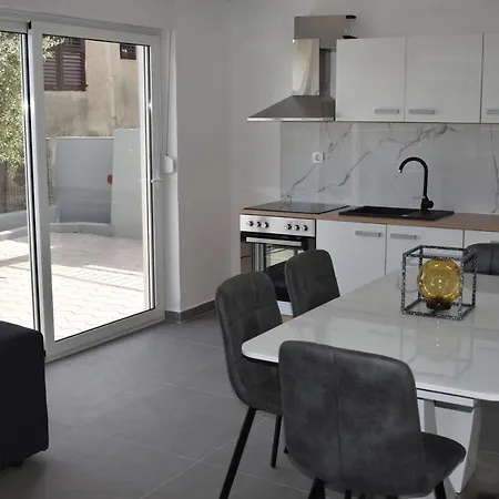 M&m With Pool Apartment Kastel Luksic