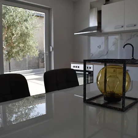 M&m With Pool Apartment