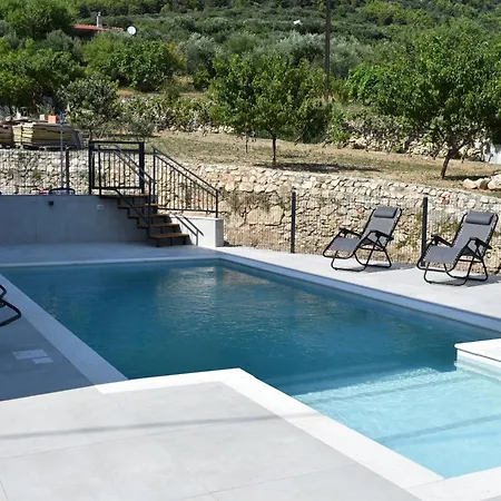 Apartment M&m With Pool *