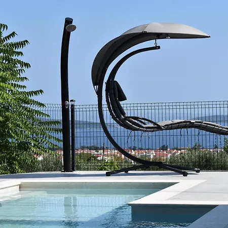 M&m With Pool Apartment