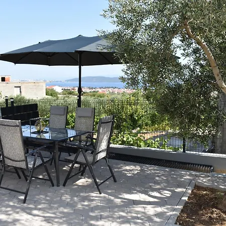 M&m With Pool Apartment