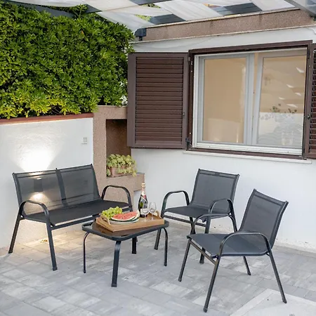 M&m With Pool Apartment