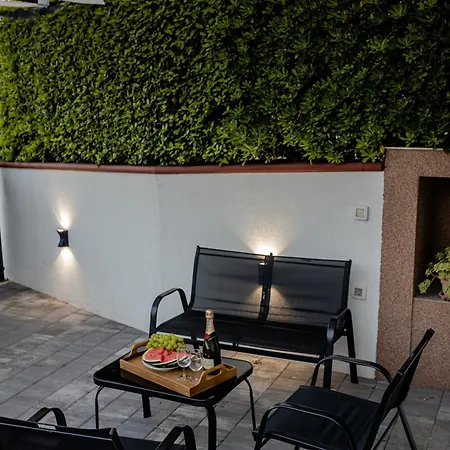 M&m With Pool Apartment *