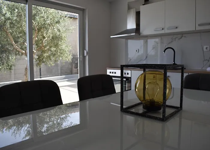 M&m With Pool Apartment