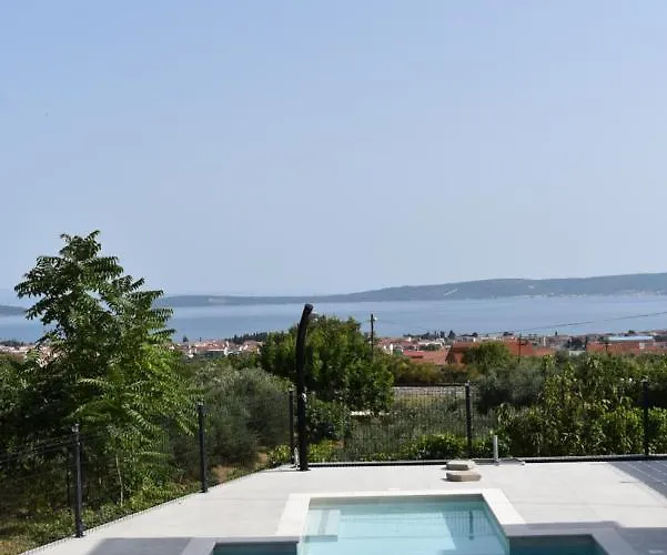 M&m With Pool * Kastel Luksic
