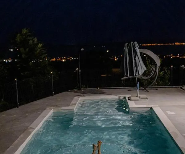 Apartment M&m With Pool