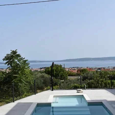M&m With Pool * Kaštel Lukšić
