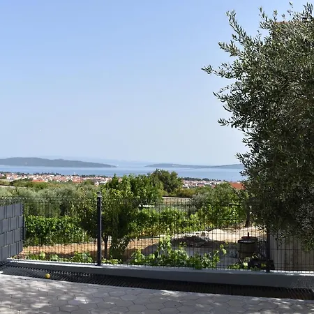 M&m With Pool Kaštel Lukšić