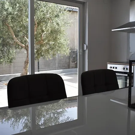Apartman M&m With Pool Kastel Luksic