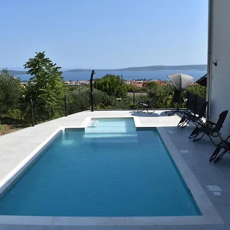 M&m With Pool Apartman