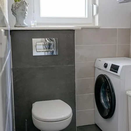 Apartman M&m With Pool Kastel Luksic