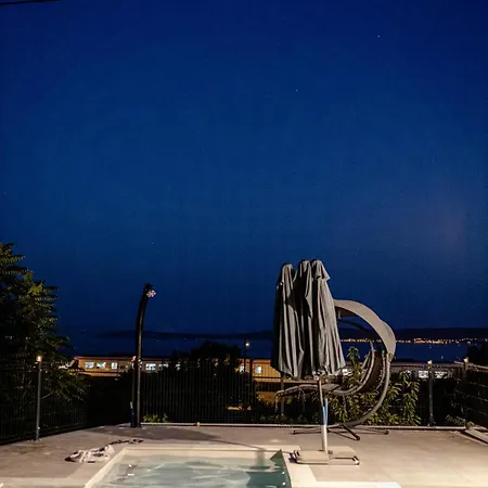 Apartman M&m With Pool Kastel Luksic