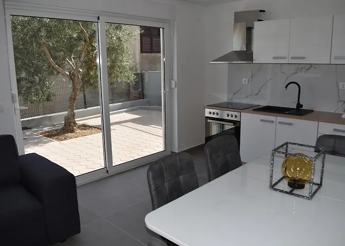 M&m With Pool * Kastel Luksic